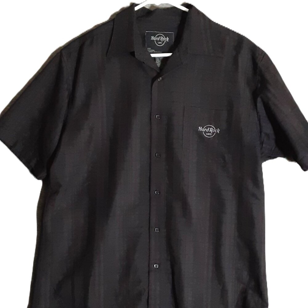 Men's Hard Rock Cafe Chicago Dress Shirt Size LARGE, Black, Short Sleeve.